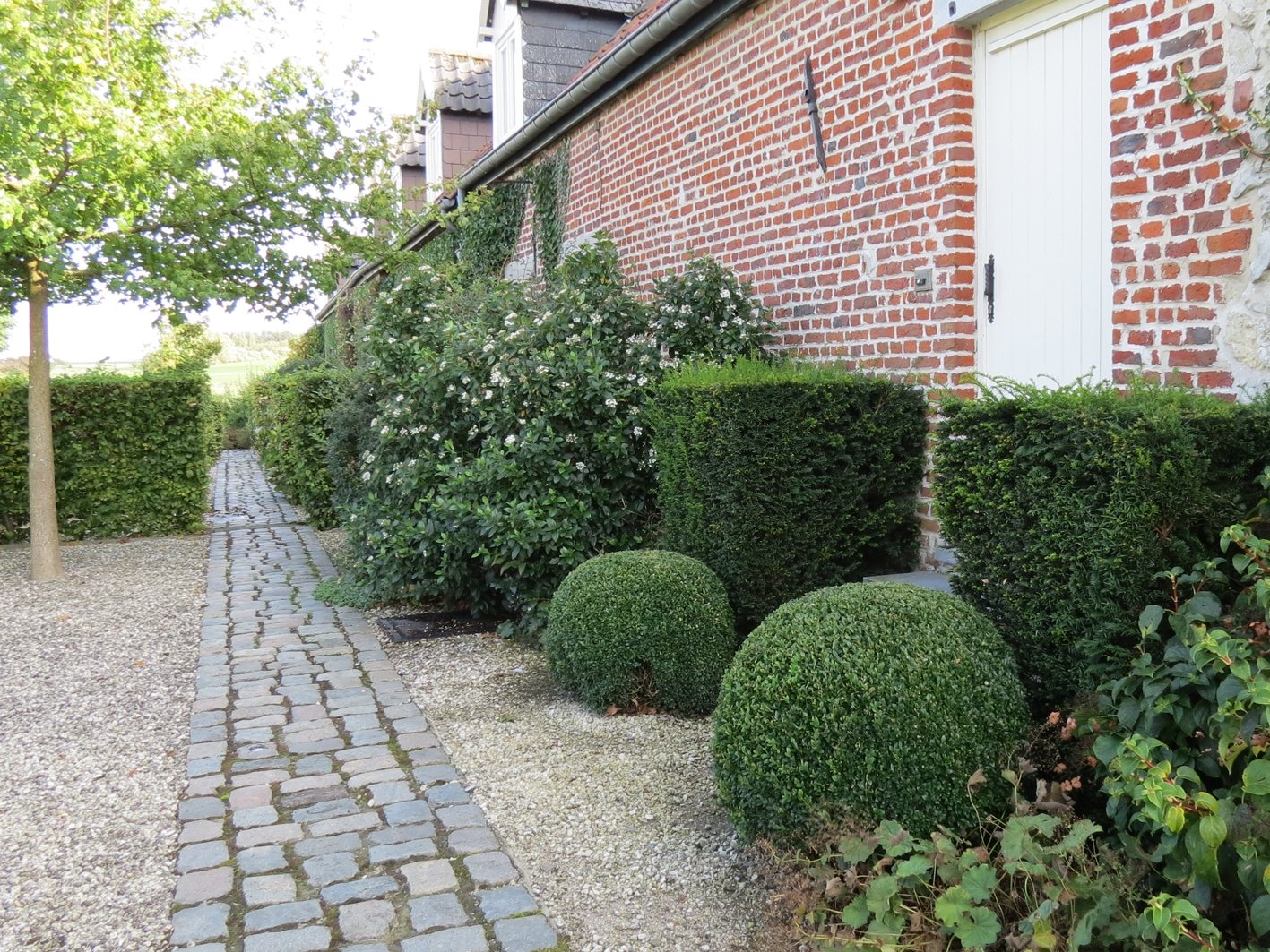 Jardin campagnard pour ancienne ferme